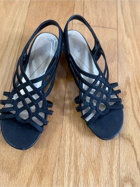 Black strappy strap sandal heels size 6.